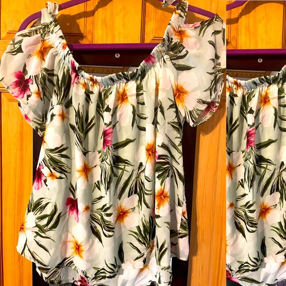 Tropical Light Green Top - Picture 2 of 3